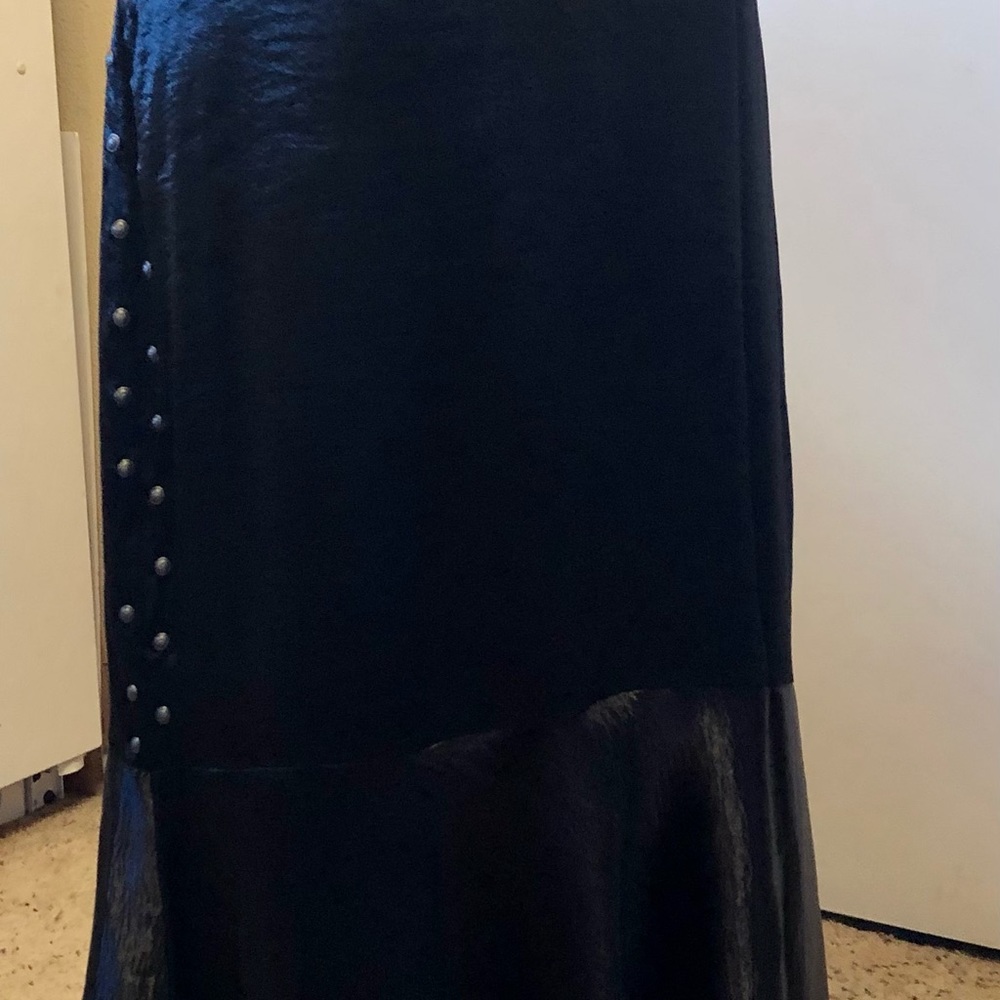 Ariat 3/4 length skirt/ black